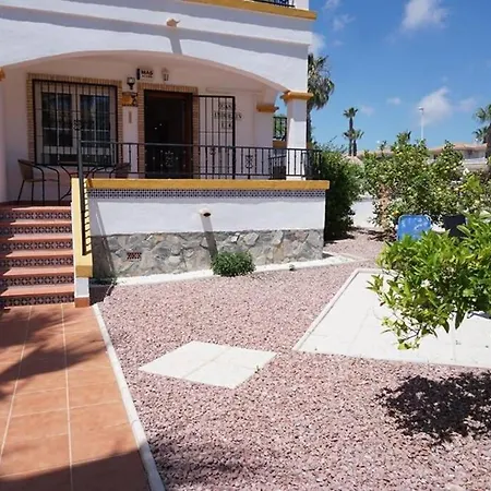 Spacious Ground Floor With Garden & Communal Pool