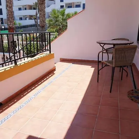 Spacious Ground Floor With Garden & Communal Pool Apartment