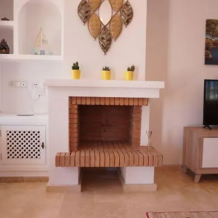 Apartment Spacious Ground Floor With Garden & Communal Pool *