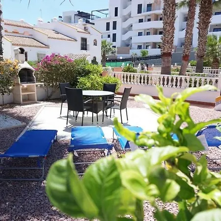 Spacious Ground Floor With Garden & Communal Pool Apartment