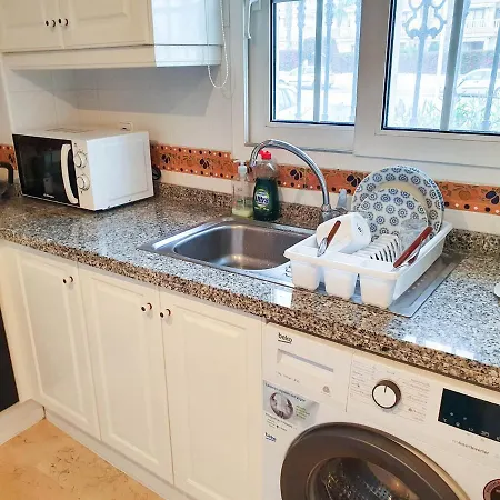Spacious Ground Floor With Garden & Communal Pool *