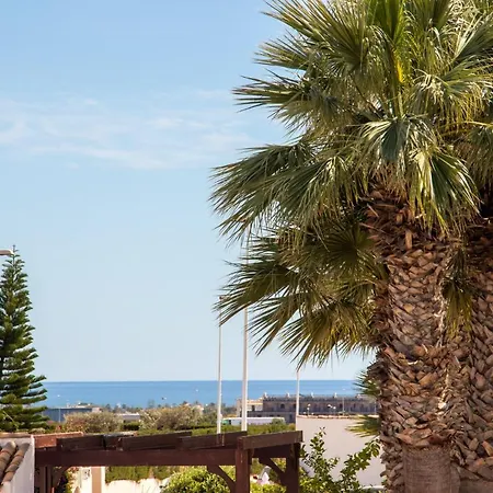 דירה Spacious Ground Floor With Garden & Communal Pool *