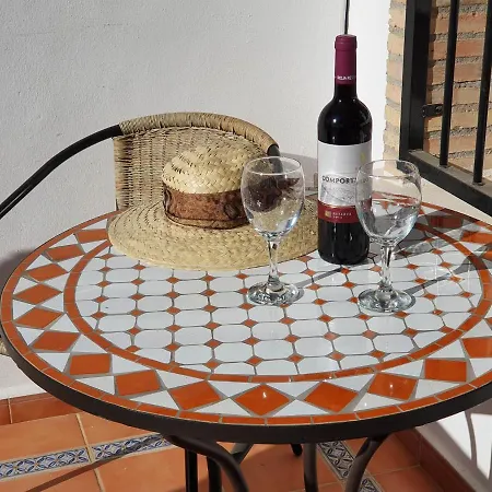 Apartment Spacious Ground Floor With Garden & Communal Pool